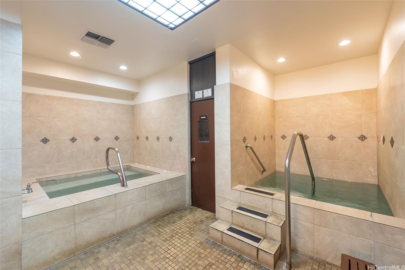 Mauna Luan condo # 1-14H, Honolulu, Hawaii - photo 21 of 25