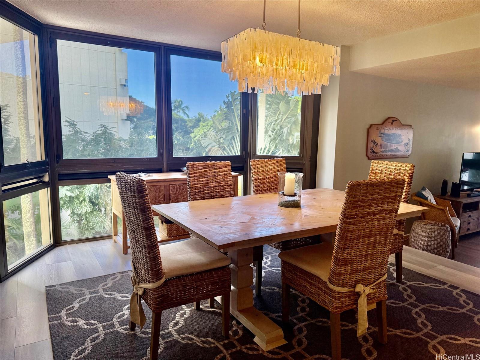 501 Hahaione St Honolulu - Rental - photo 3 of 17