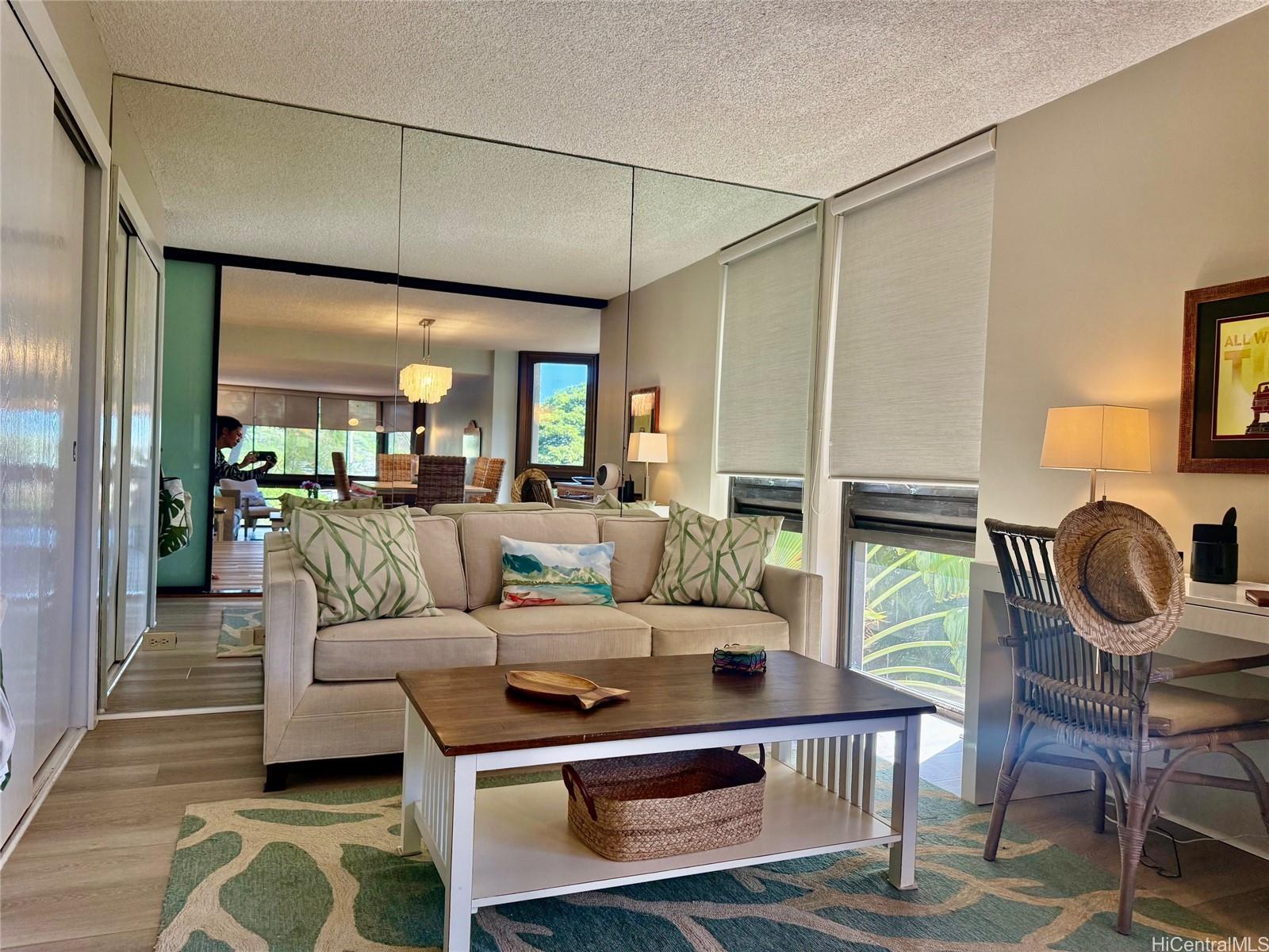 501 Hahaione St Honolulu - Rental - photo 4 of 17