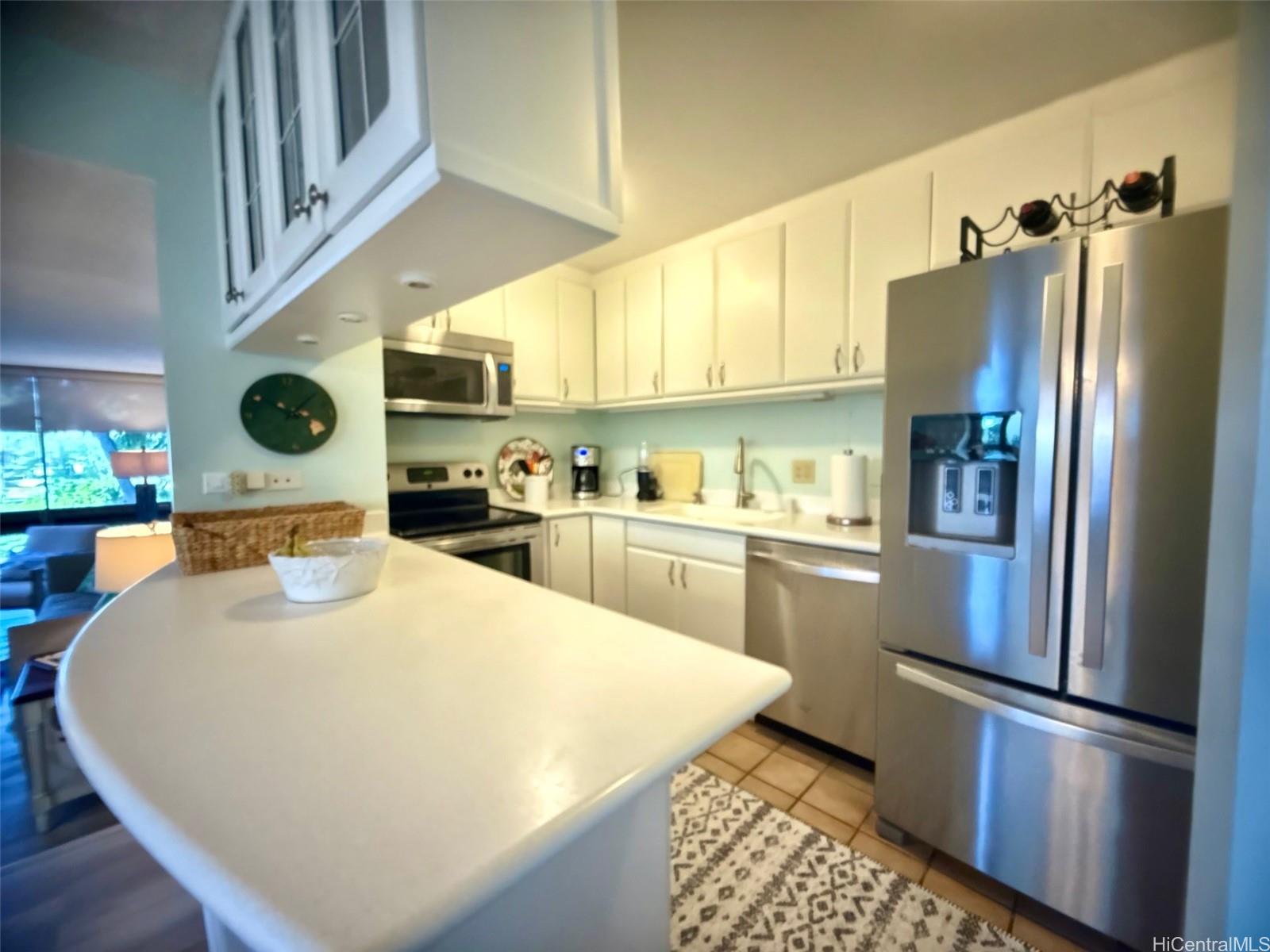 501 Hahaione St Honolulu - Rental - photo 5 of 17