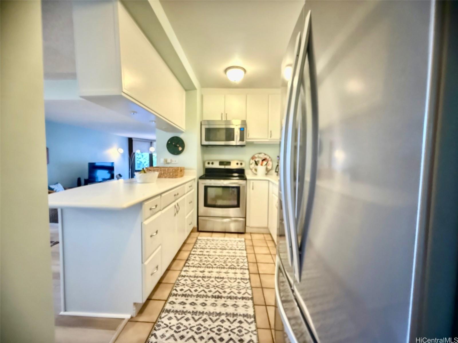 501 Hahaione St Honolulu - Rental - photo 6 of 17