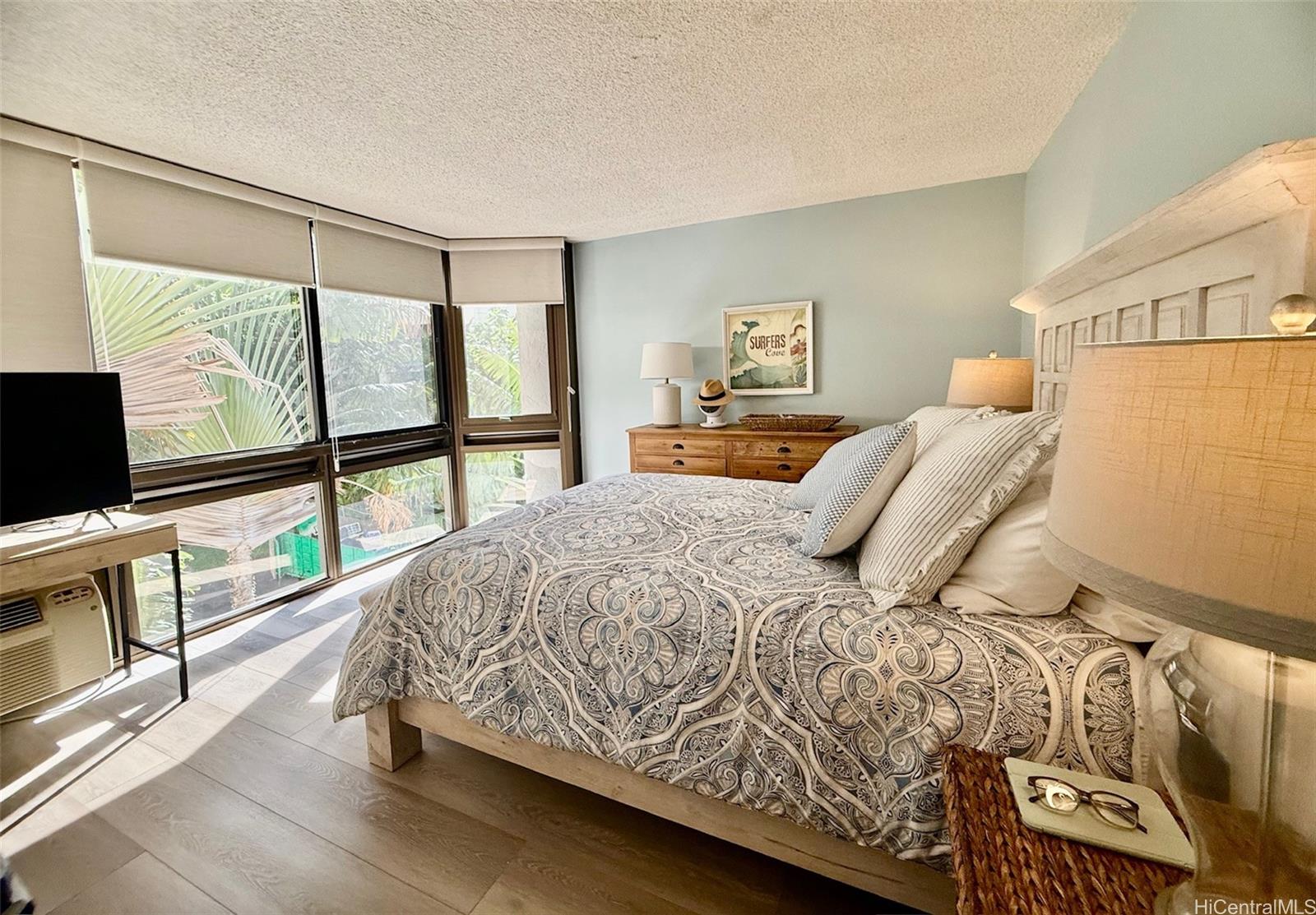 501 Hahaione St Honolulu - Rental - photo 8 of 17