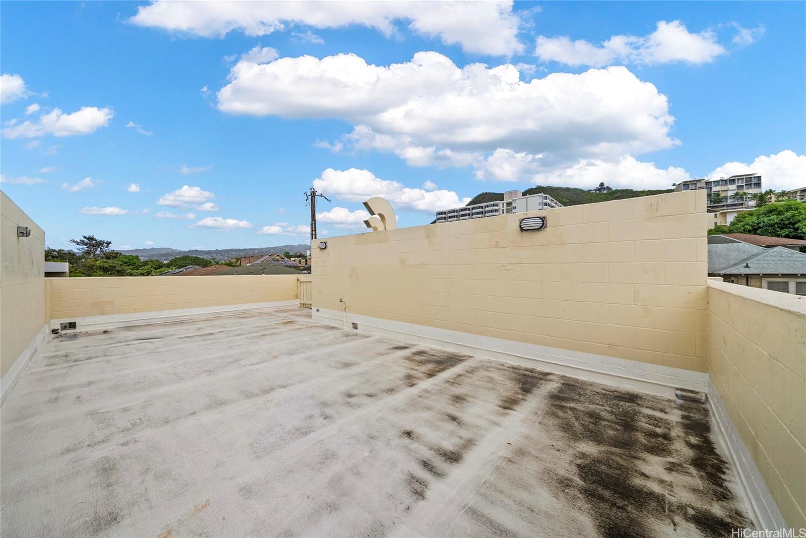 Miller Terrace condo # 303, Honolulu, Hawaii - photo 16 of 18