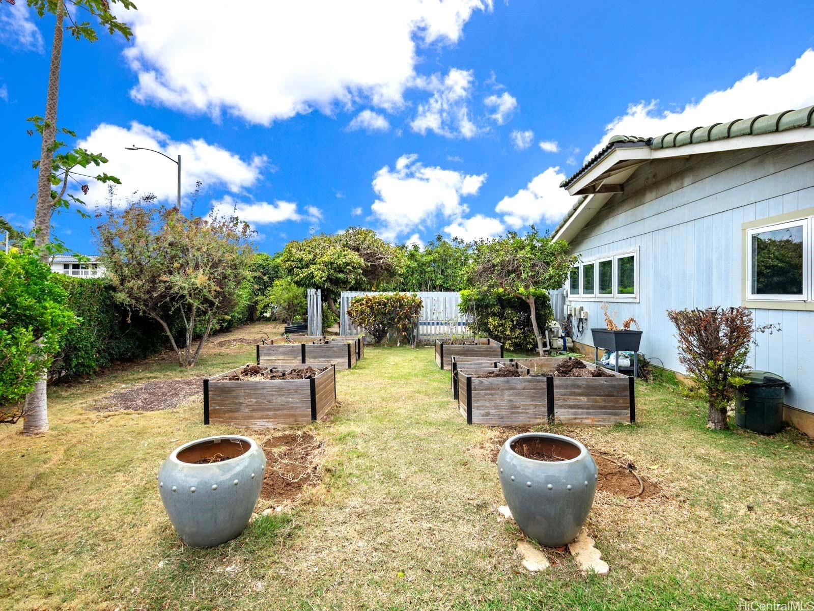 502  Poipu Drive Triangle, Hawaii Kai home - photo 19 of 23