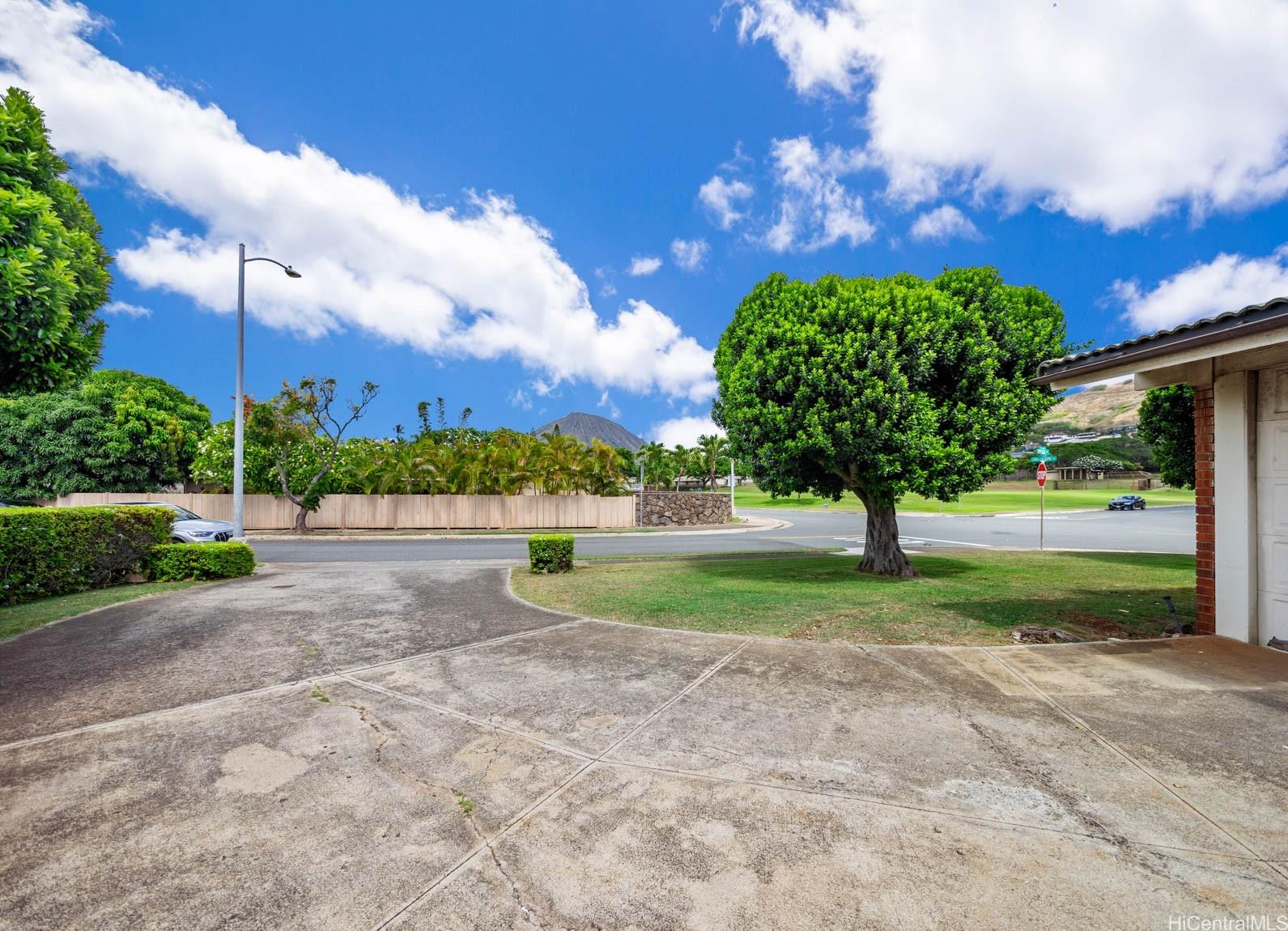 502  Poipu Drive Triangle, Hawaii Kai home - photo 8 of 23