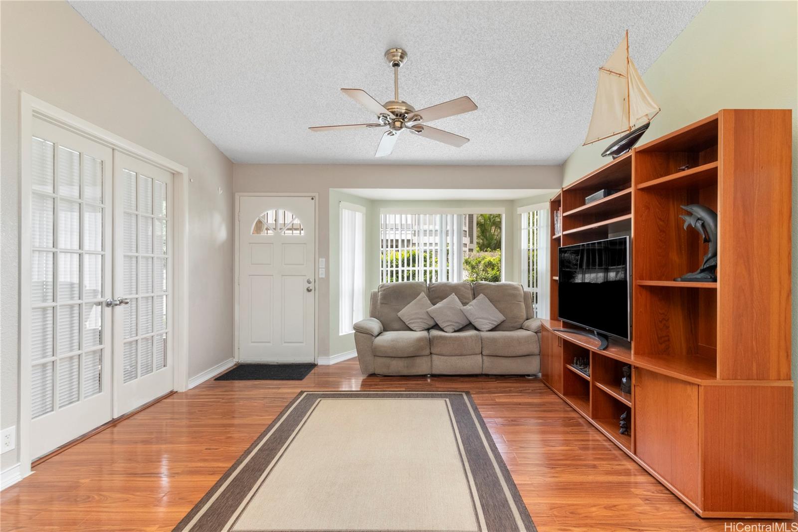 Crosspointe B-1 condo # 14D, Honolulu, Hawaii - photo 2 of 11