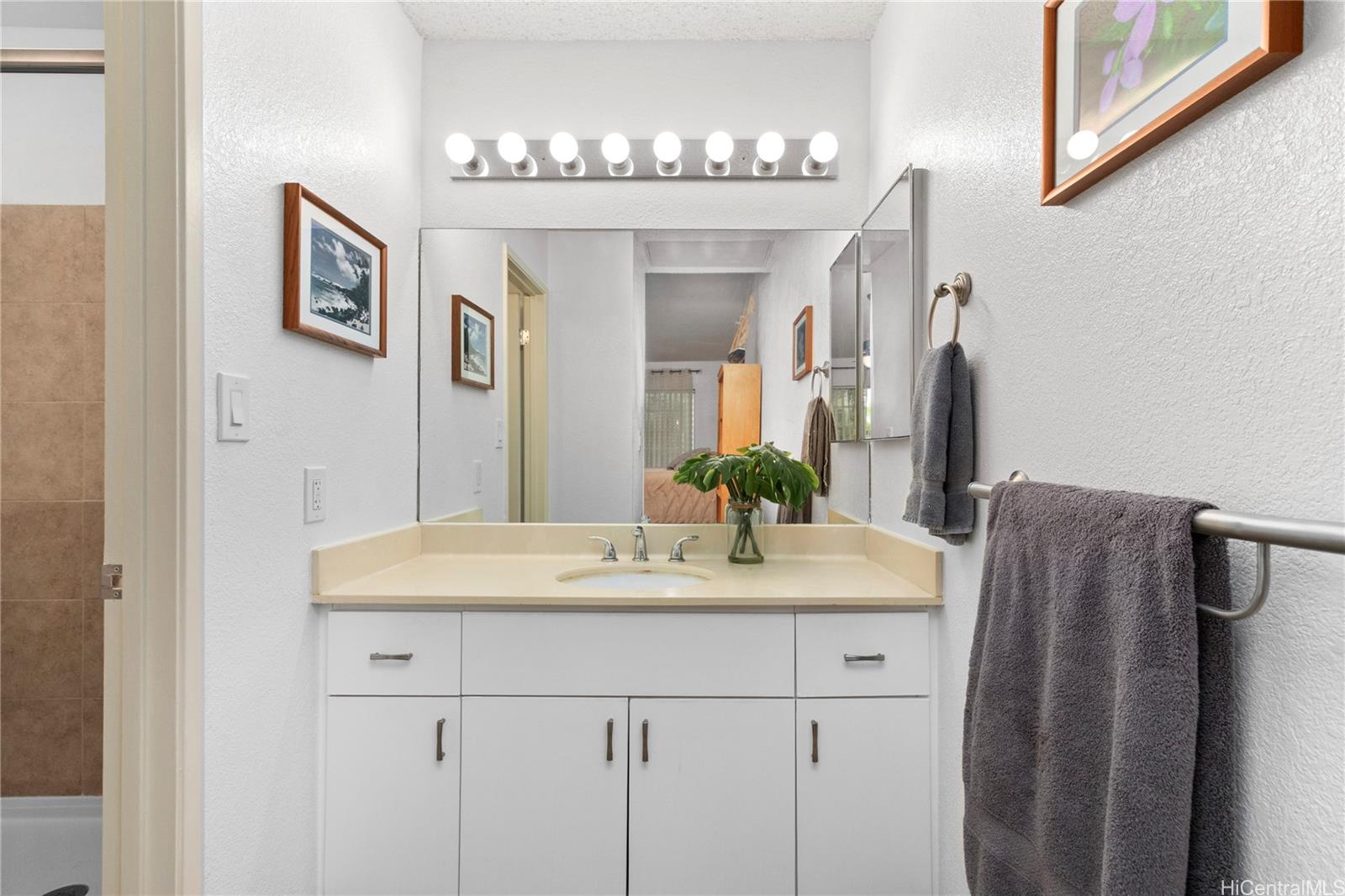 Crosspointe B-1 condo # 14D, Honolulu, Hawaii - photo 6 of 11