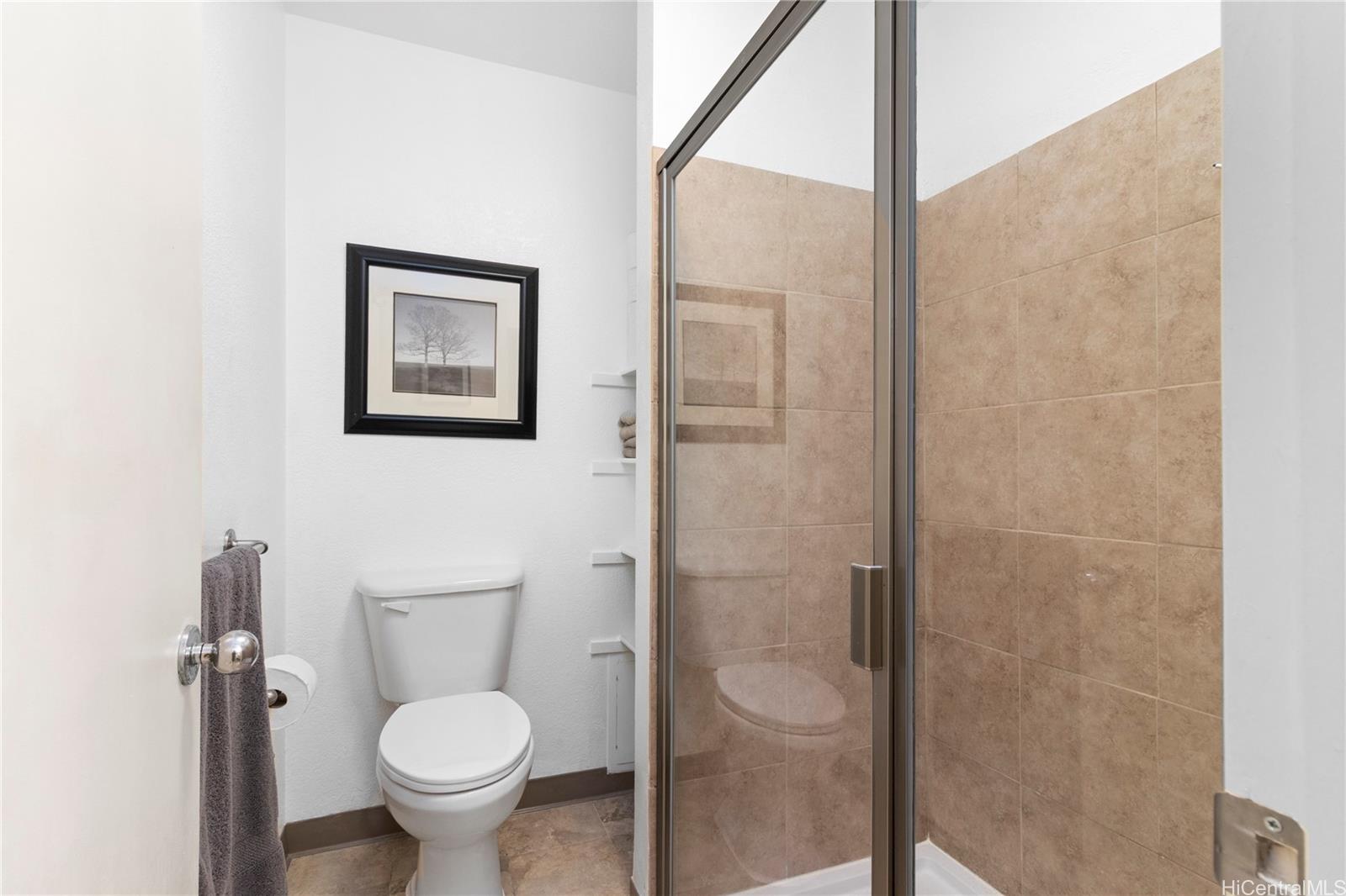 Crosspointe B-1 condo # 14D, Honolulu, Hawaii - photo 7 of 11