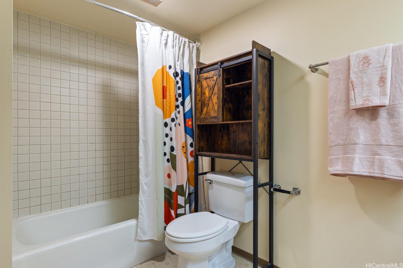 Country Club Plaza condo # 1409, Honolulu, Hawaii - photo 11 of 23