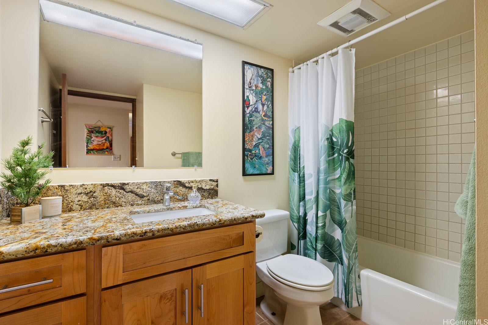 Country Club Plaza condo # 1409, Honolulu, Hawaii - photo 15 of 23