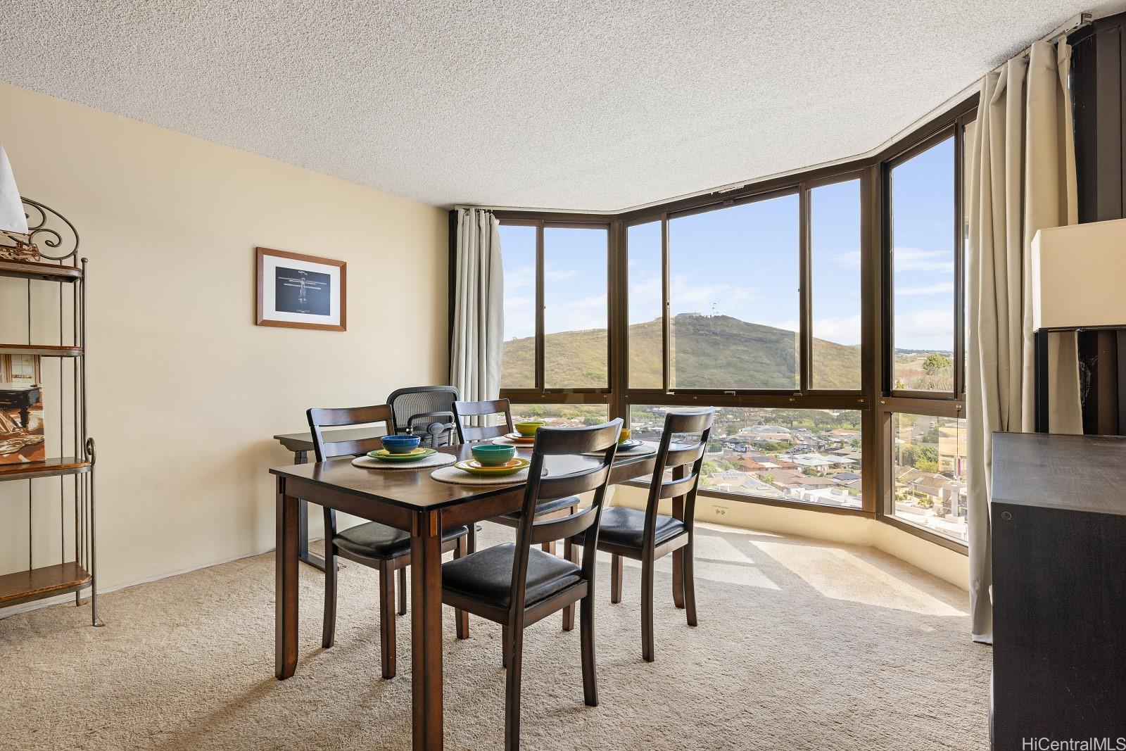Country Club Plaza condo # 1409, Honolulu, Hawaii - photo 3 of 23