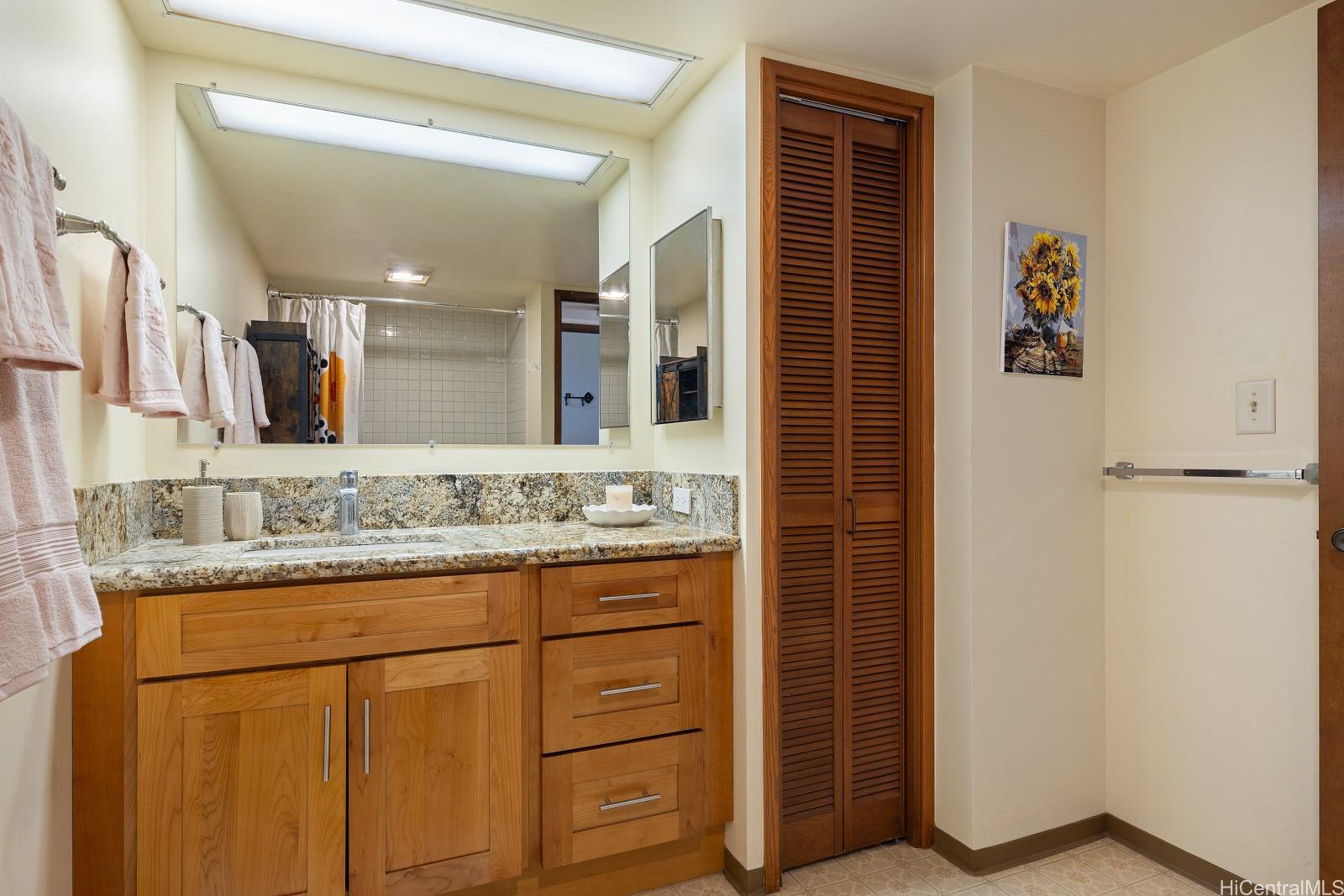 Country Club Plaza condo # 1409, Honolulu, Hawaii - photo 10 of 23