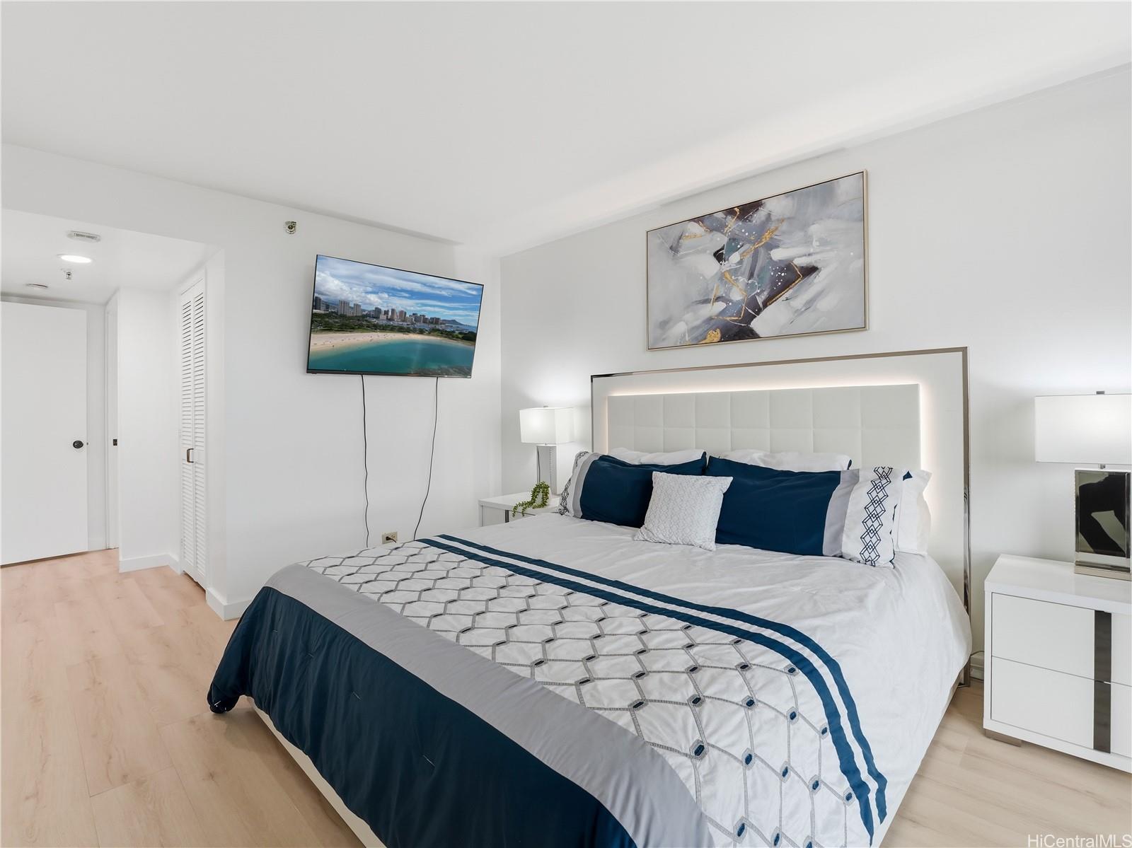 Country Club Plaza condo # 1213, Honolulu, Hawaii - photo 11 of 25