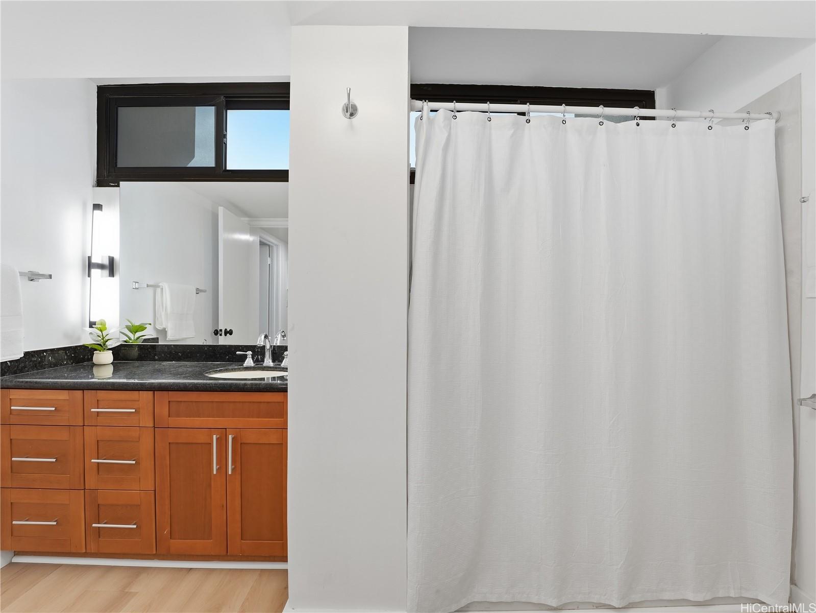 Country Club Plaza condo # 1213, Honolulu, Hawaii - photo 15 of 25