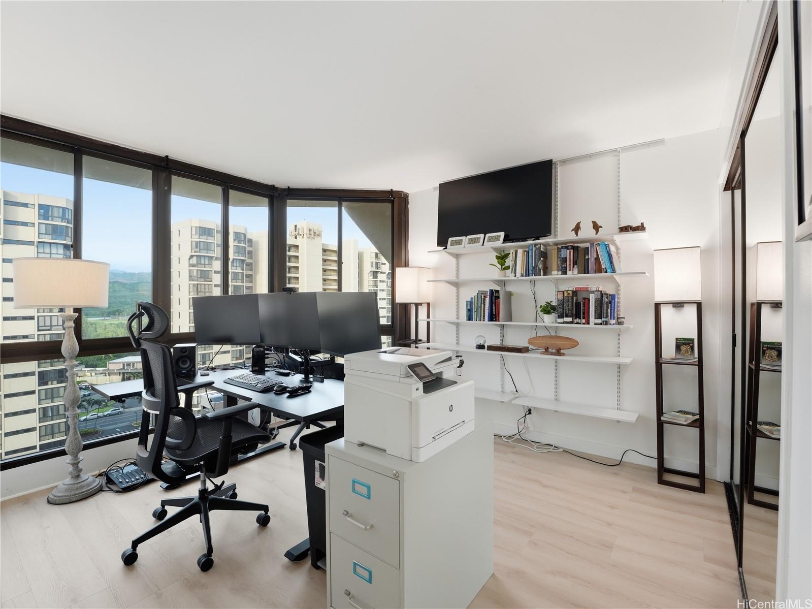 Country Club Plaza condo # 1213, Honolulu, Hawaii - photo 17 of 25