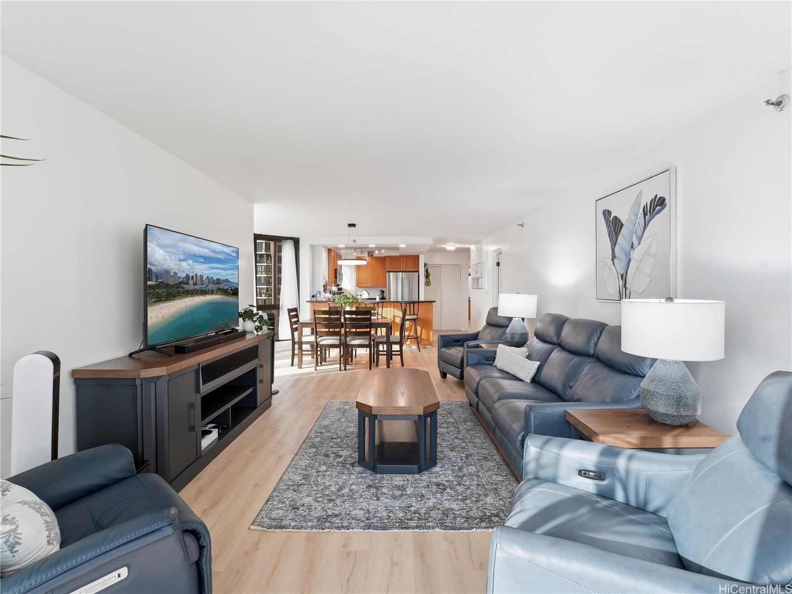 Country Club Plaza condo # 1213, Honolulu, Hawaii - photo 4 of 25