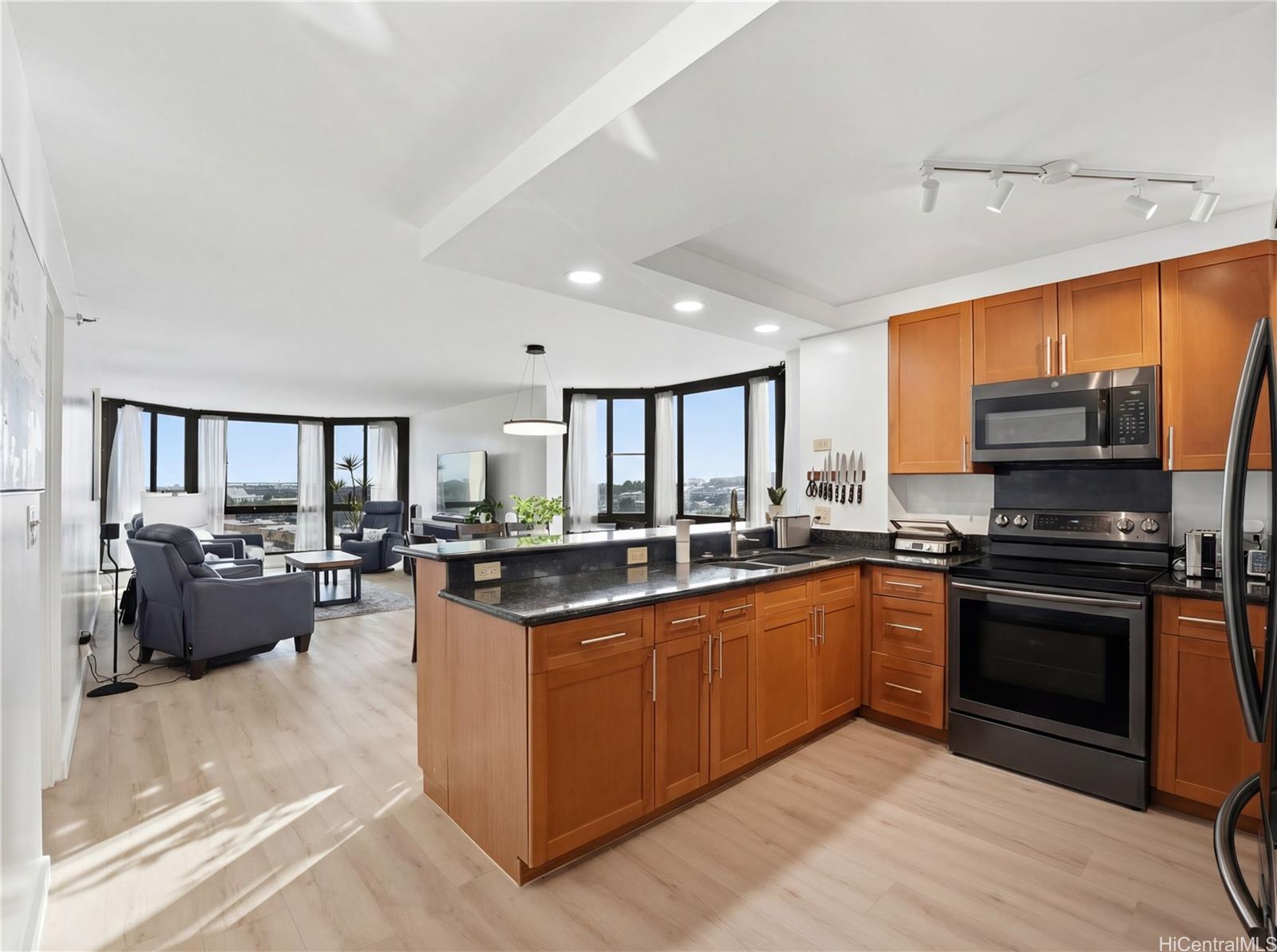 Country Club Plaza condo # 1213, Honolulu, Hawaii - photo 6 of 25