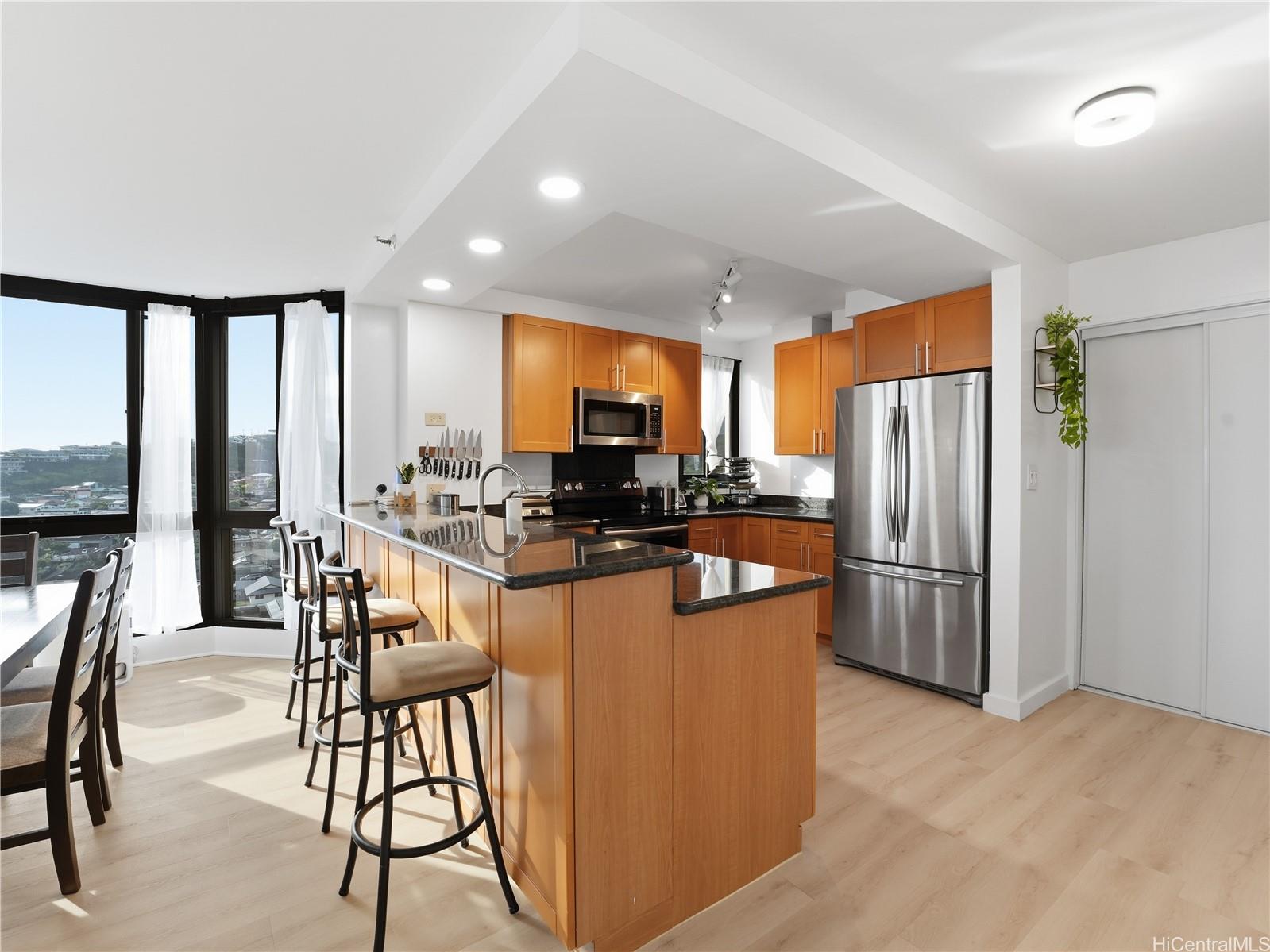 Country Club Plaza condo # 1213, Honolulu, Hawaii - photo 9 of 25