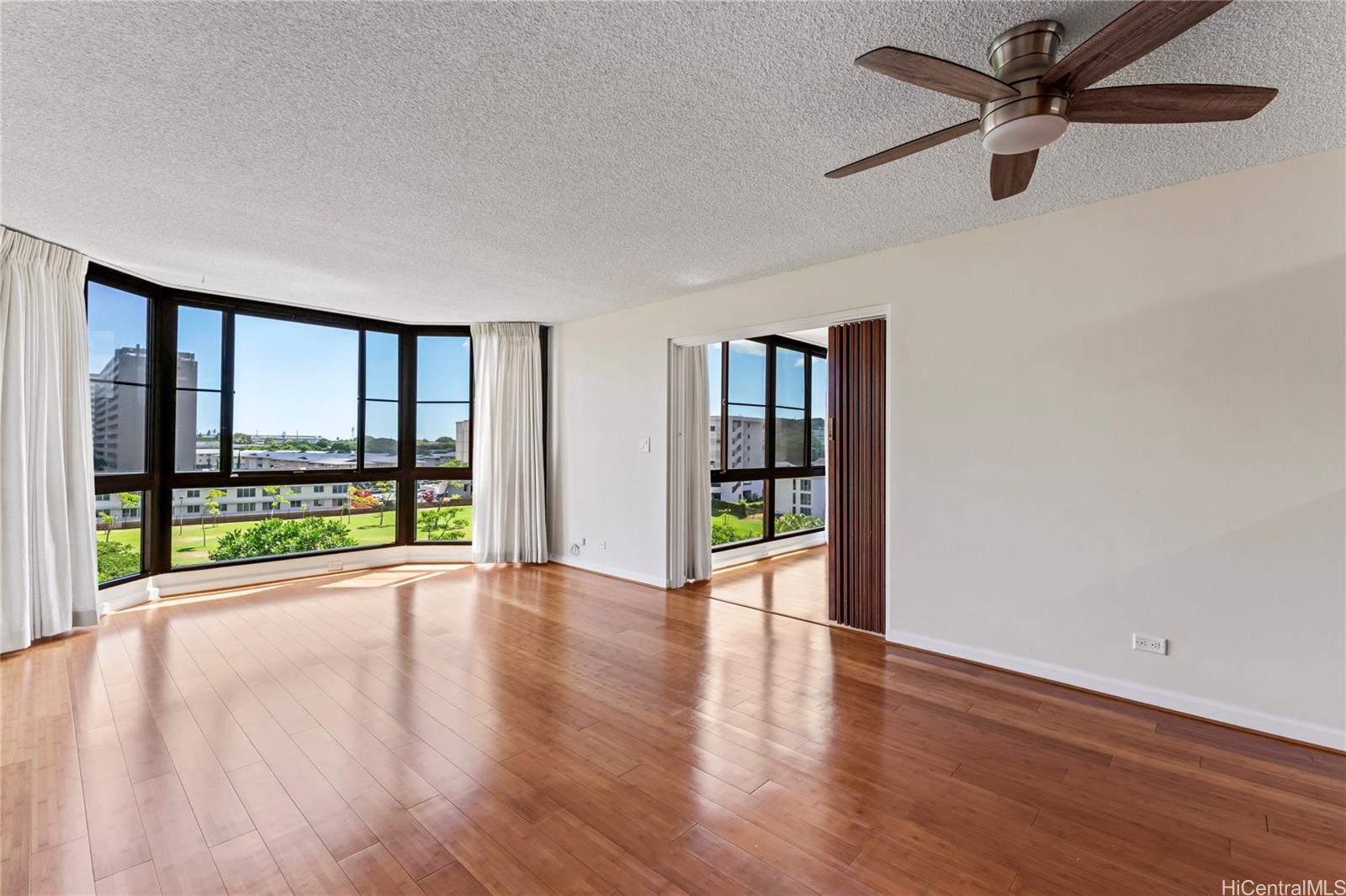 Country Club Plaza condo # 617, Honolulu, Hawaii - photo 2 of 25