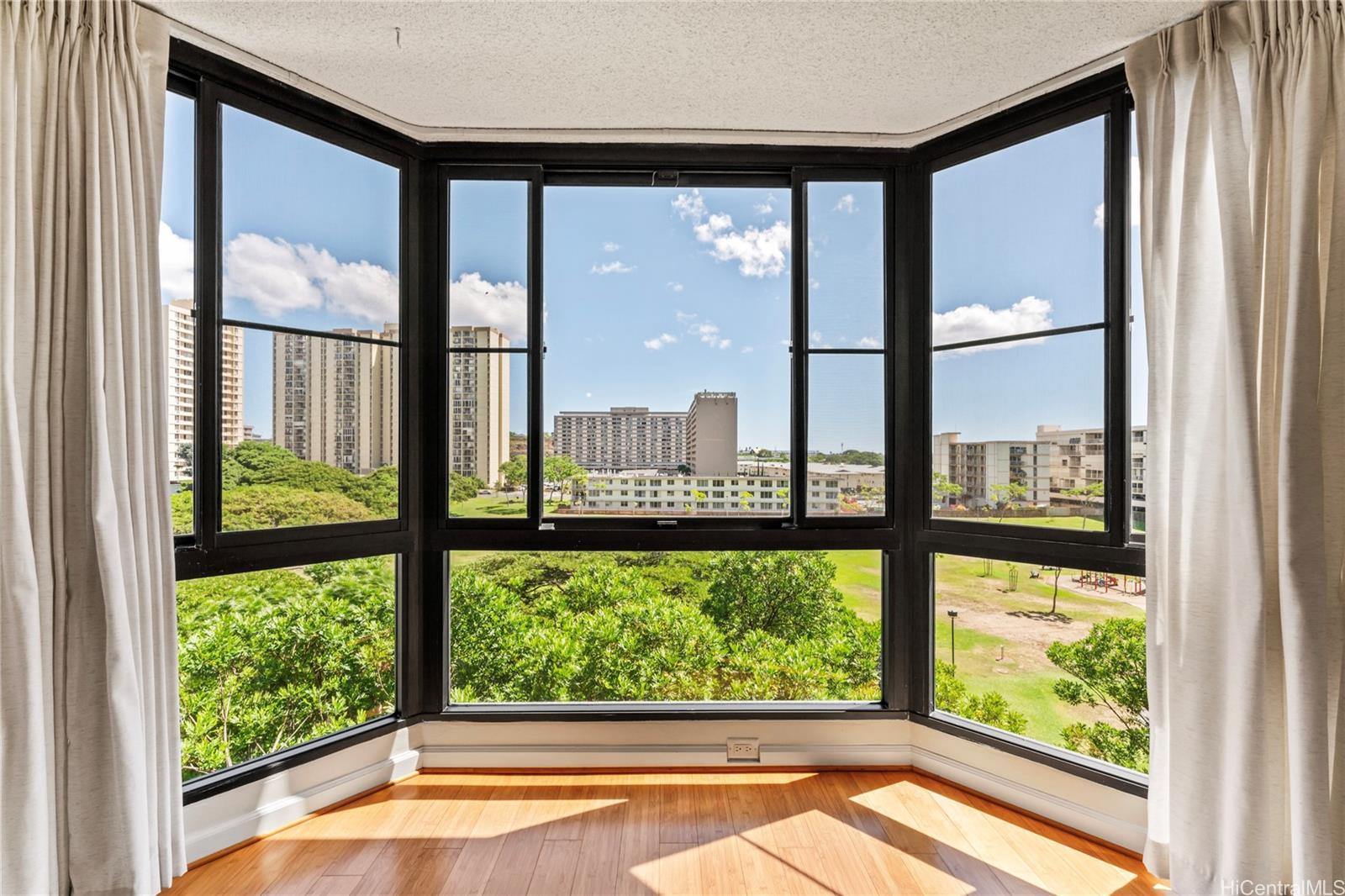 Country Club Plaza condo # 617, Honolulu, Hawaii - photo 4 of 25