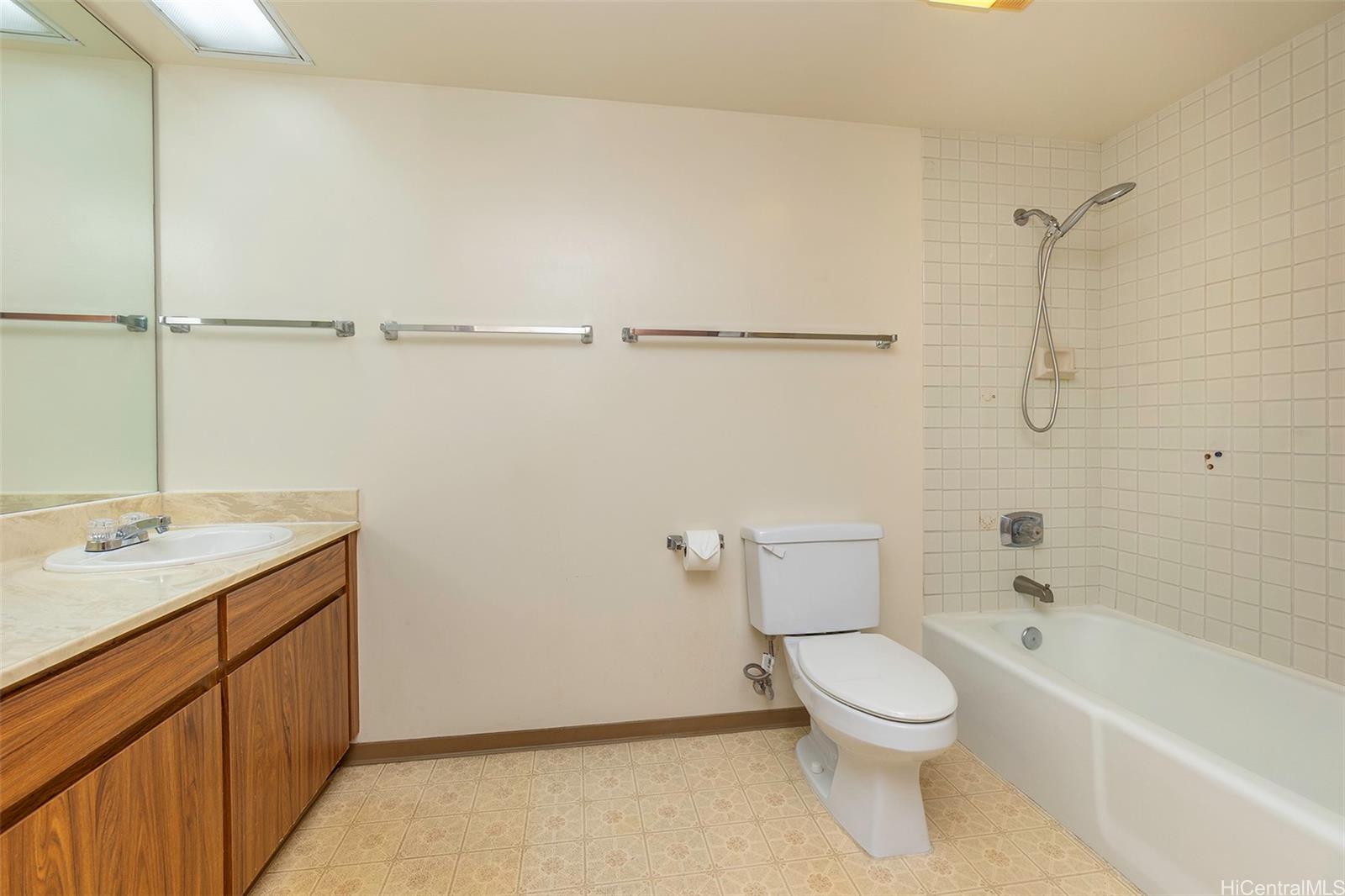 Country Club Plaza condo # 718, Honolulu, Hawaii - photo 15 of 25