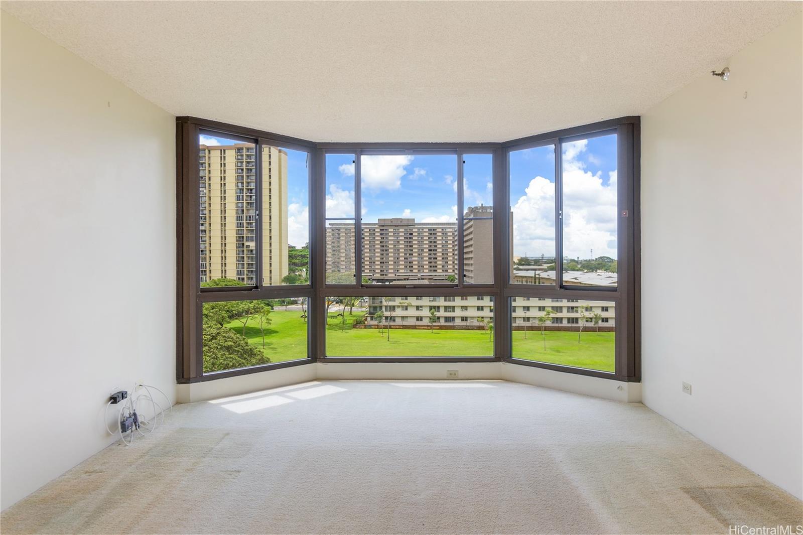 Country Club Plaza condo # 718, Honolulu, Hawaii - photo 3 of 25