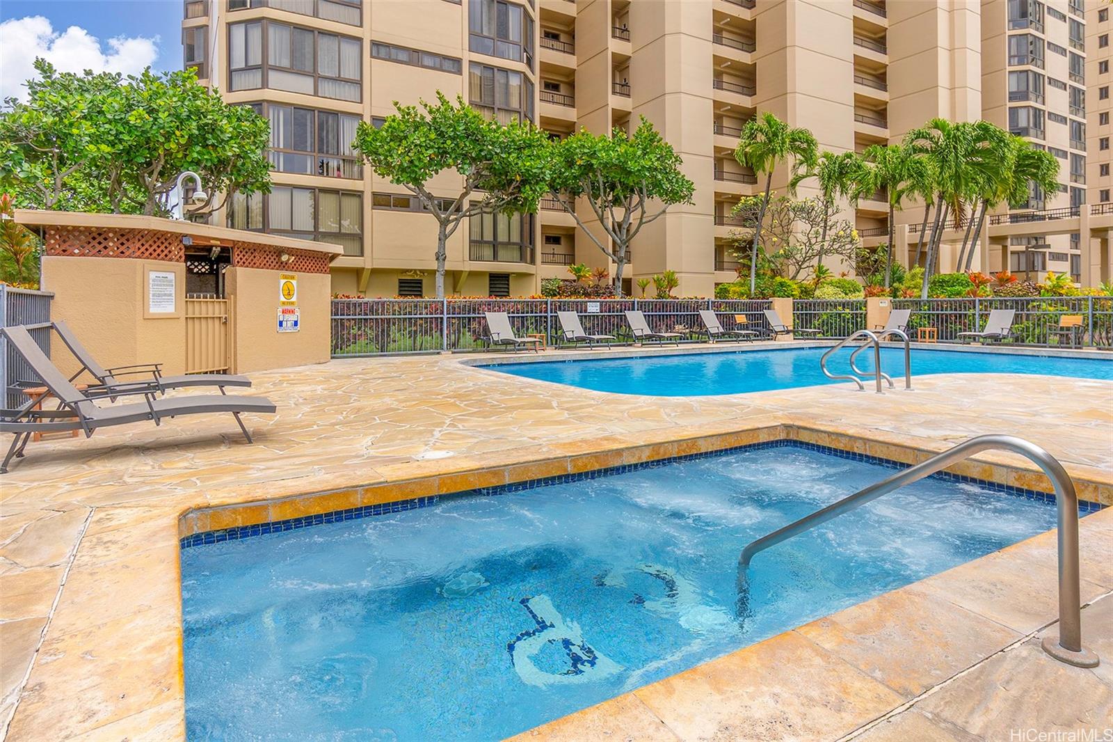 Country Club Plaza condo # 718, Honolulu, Hawaii - photo 24 of 25