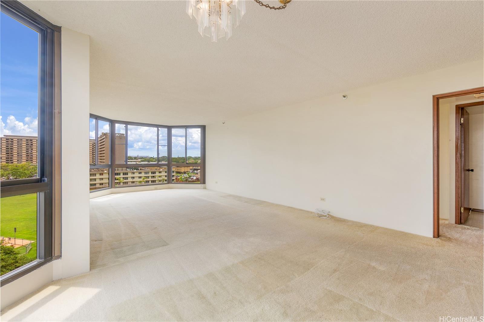 Country Club Plaza condo # 718, Honolulu, Hawaii - photo 4 of 25