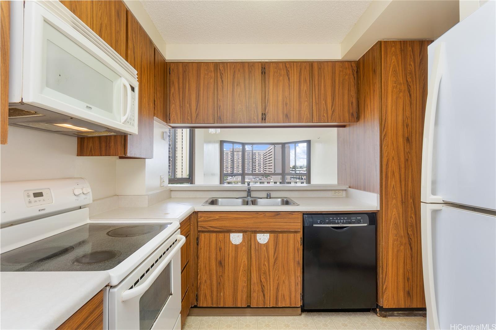 Country Club Plaza condo # 718, Honolulu, Hawaii - photo 9 of 25