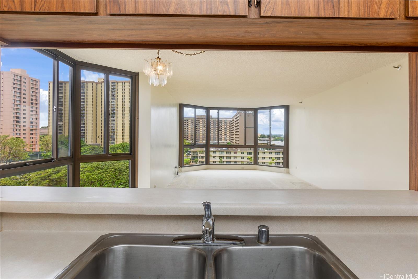 Country Club Plaza condo # 718, Honolulu, Hawaii - photo 10 of 25
