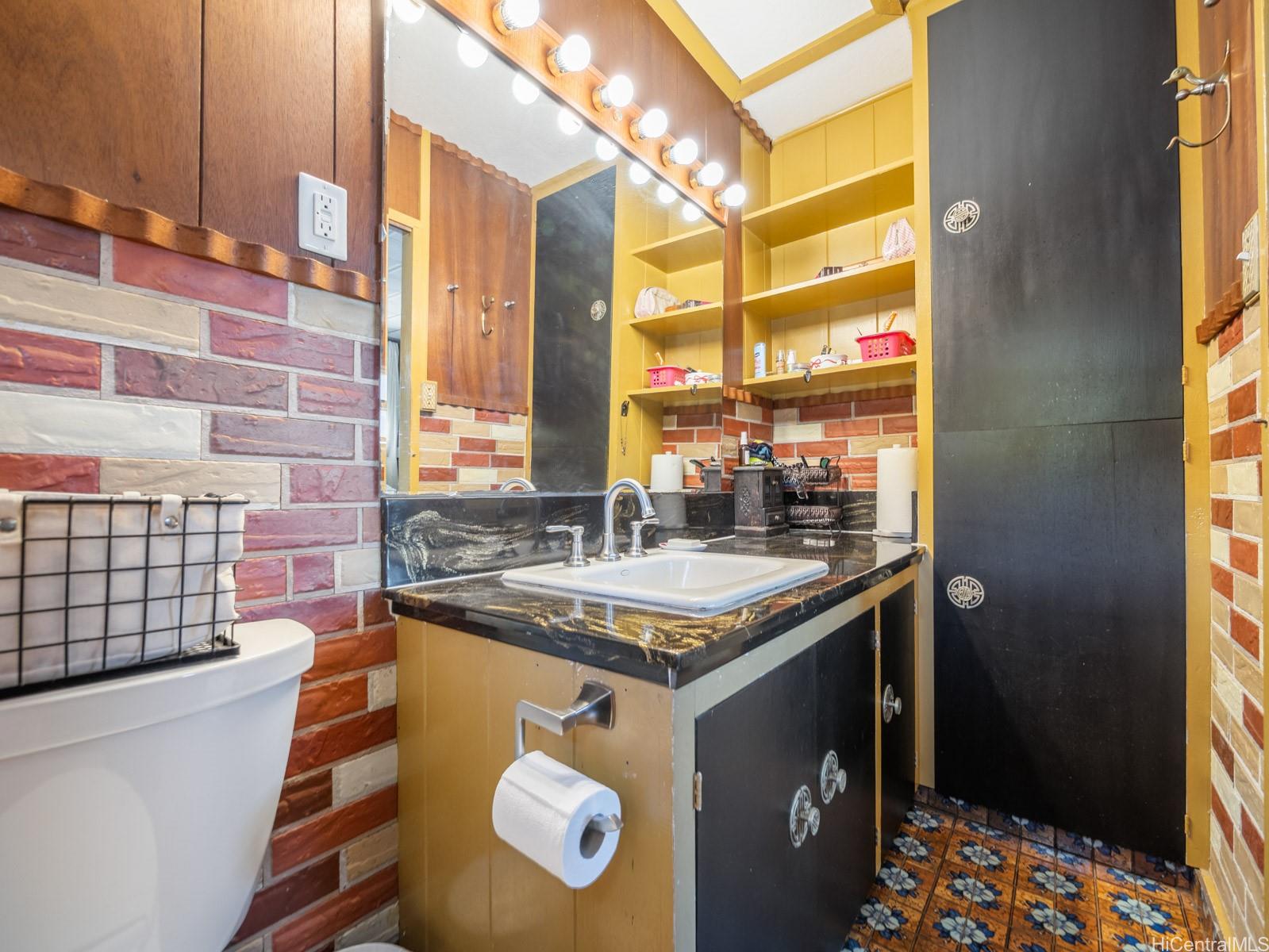 509  Lawelawe Street Aina Haina Area, Diamond Head home - photo 13 of 24