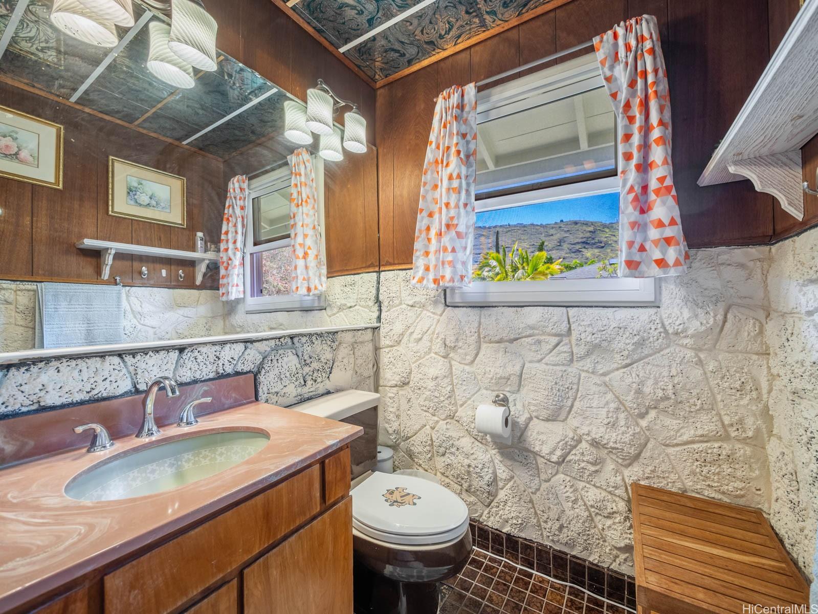 509  Lawelawe Street Aina Haina Area, Diamond Head home - photo 14 of 24