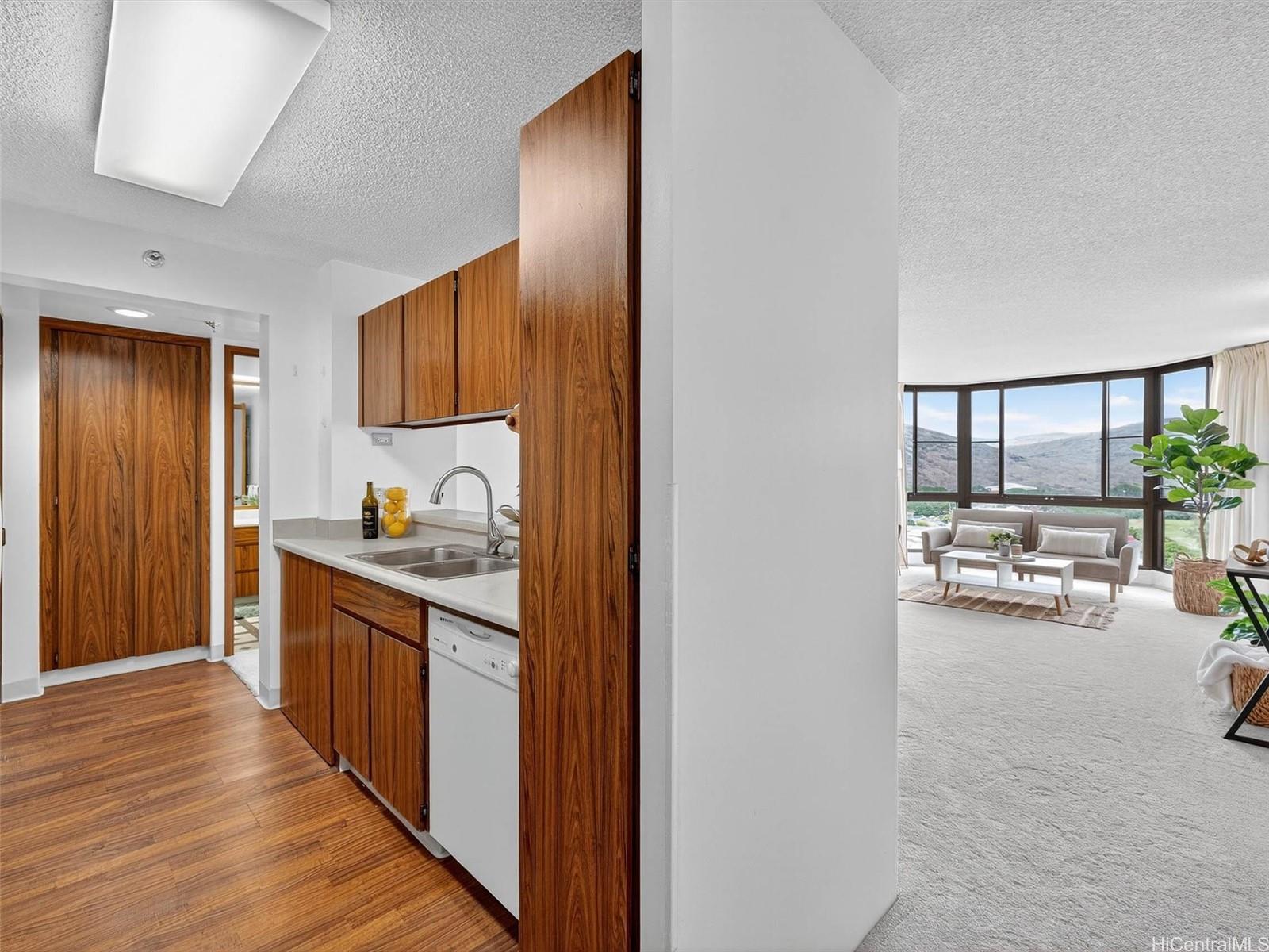 Country Club Plaza condo # 1202, Honolulu, Hawaii - photo 3 of 23