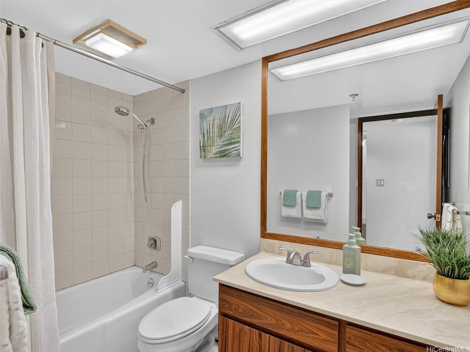 Country Club Plaza condo # 1202, Honolulu, Hawaii - photo 10 of 23