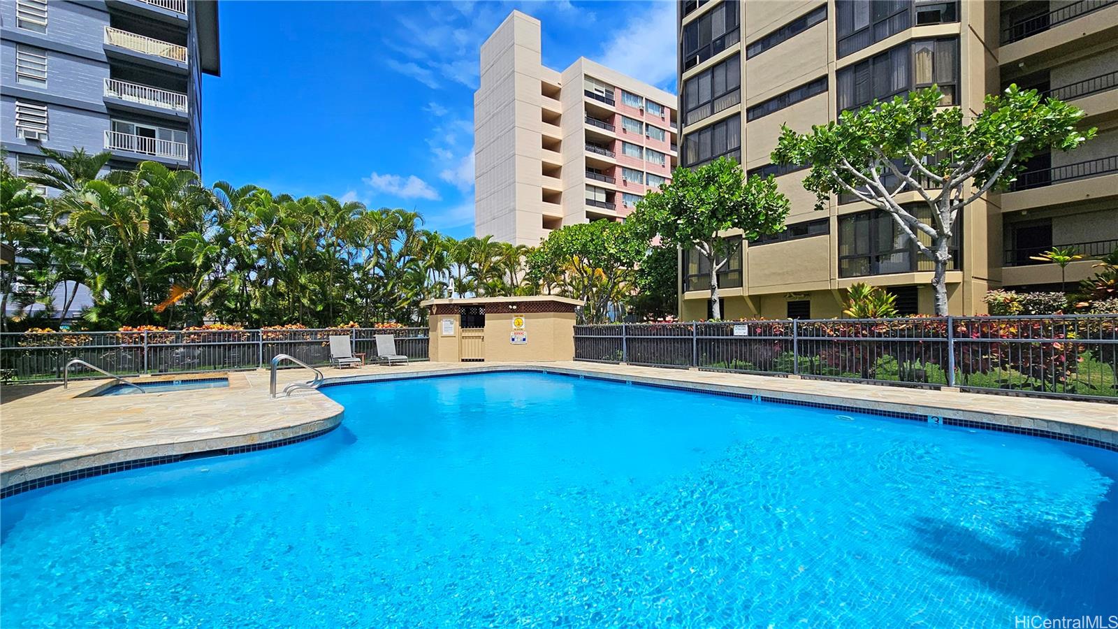 Country Club Plaza condo # 405, Honolulu, Hawaii - photo 20 of 25