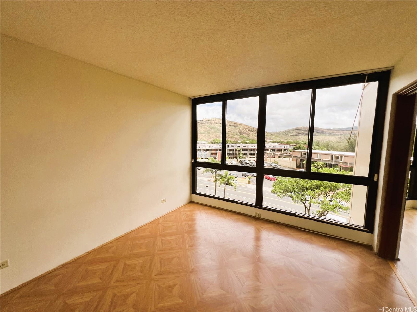 Country Club Plaza condo # 504, Honolulu, Hawaii - photo 15 of 19