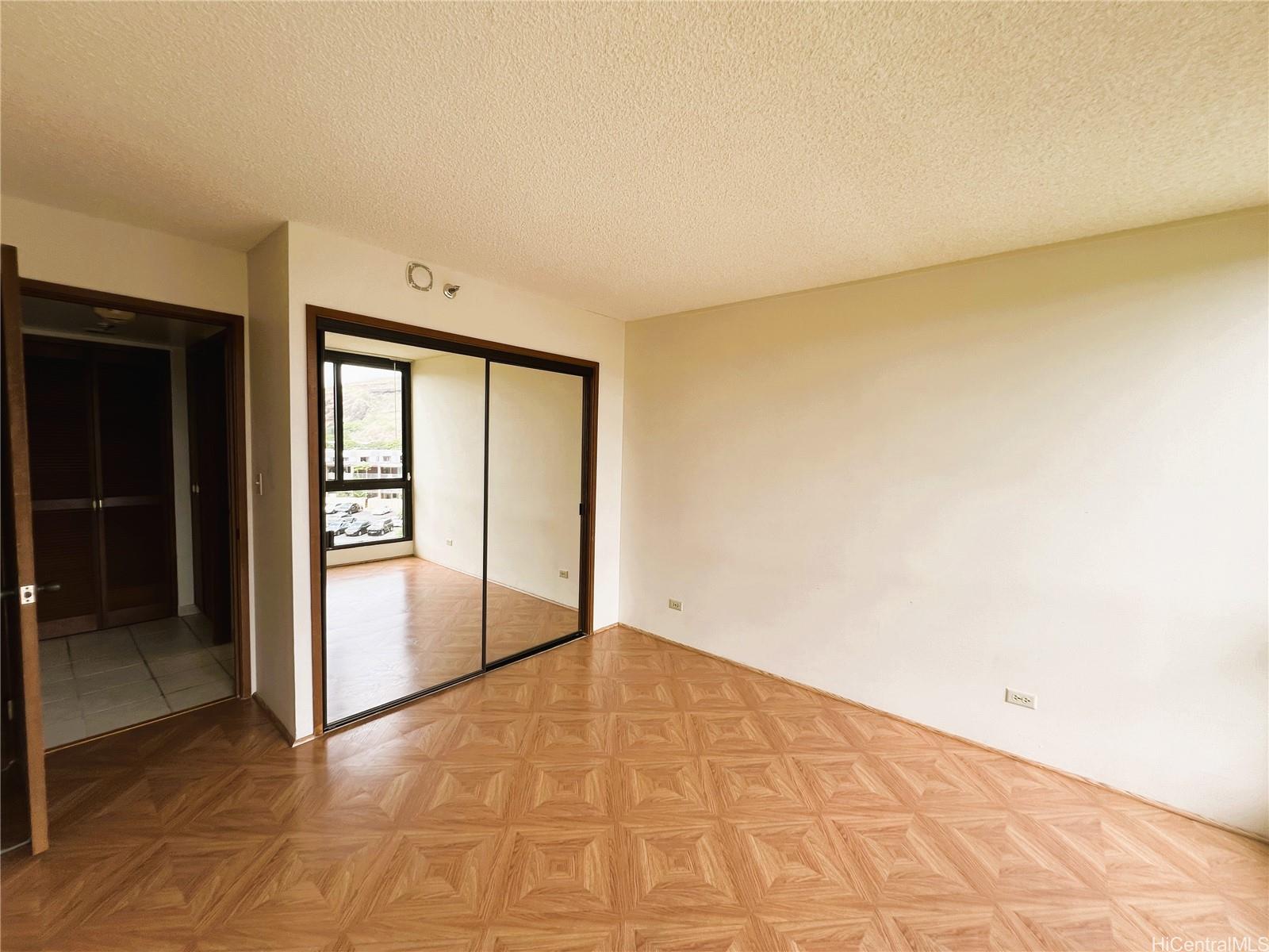 Country Club Plaza condo # 504, Honolulu, Hawaii - photo 16 of 19