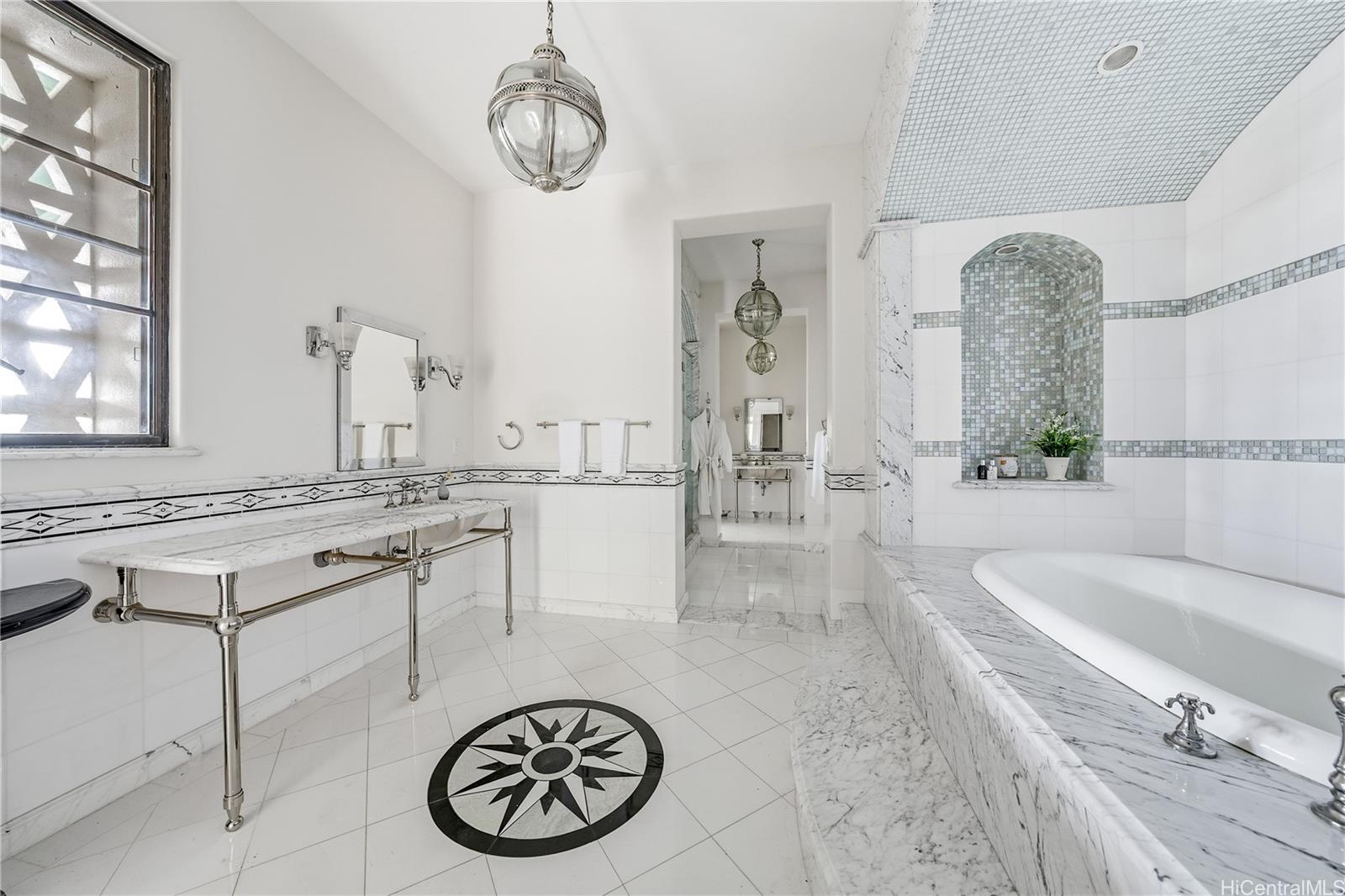 51  Kepola Place Dowsett, Honolulu home - photo 17 of 25