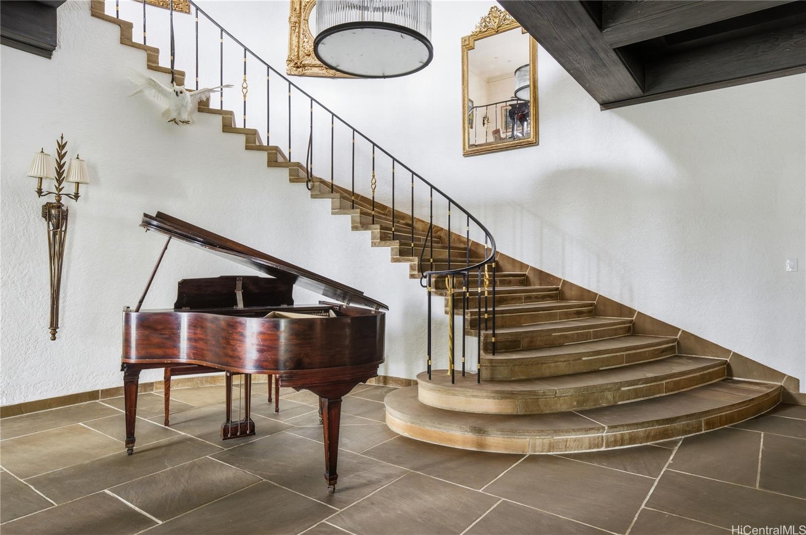 51  Kepola Place Dowsett, Honolulu home - photo 5 of 25