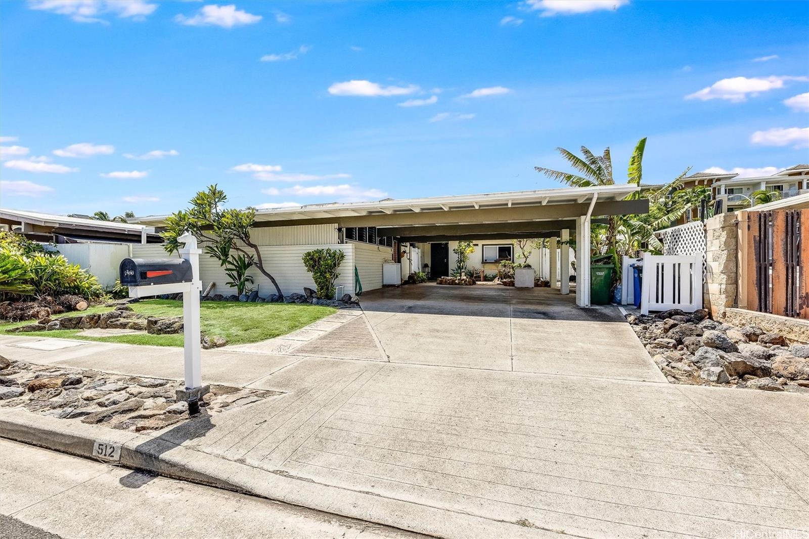 512  Kukuiula Loop Koko Head Terrace, Hawaii Kai home - photo 2 of 25