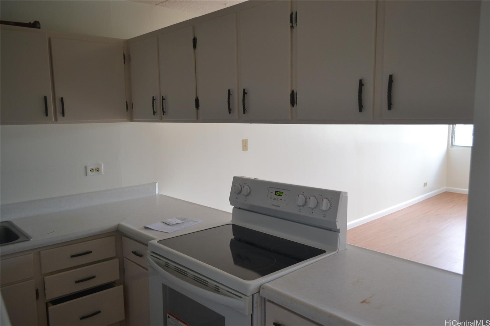 5122 Likini St Honolulu - Rental - photo 8 of 9