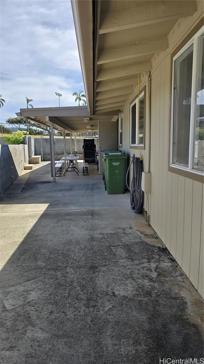 513  Kapaia Street Koko Head Terrace, Hawaii Kai home - photo 10 of 14