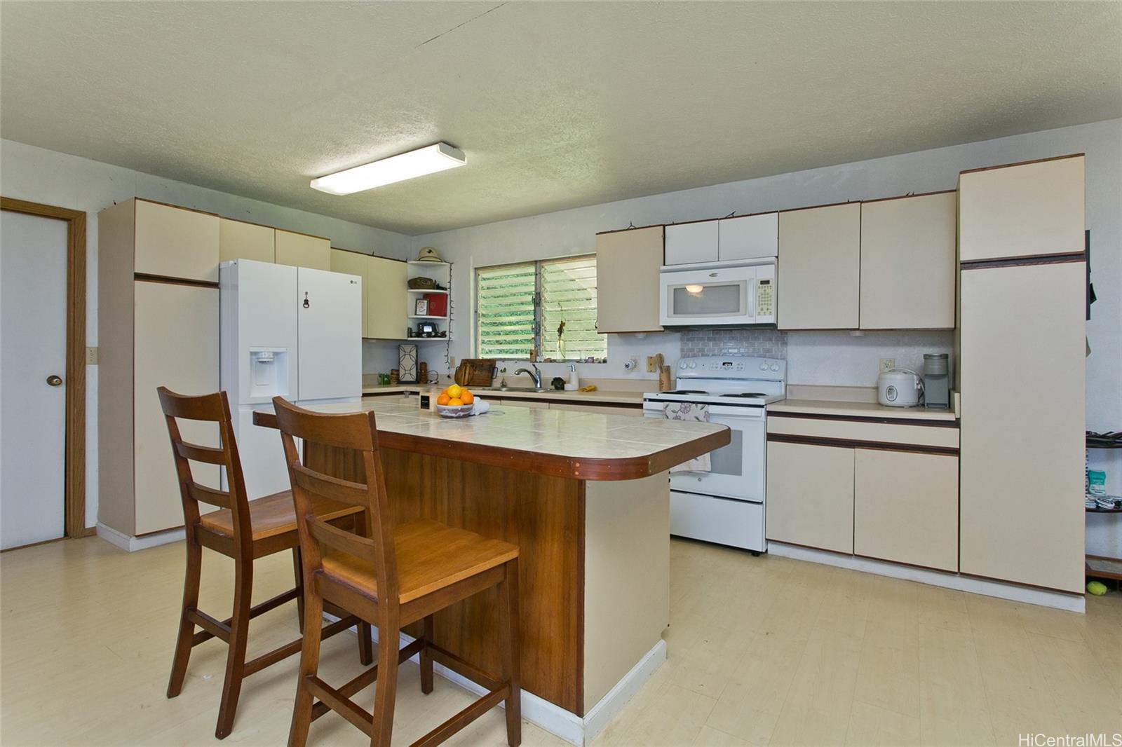 51-618-C  Kamehameha Hwy Kaaawa, Kaneohe home - photo 6 of 14