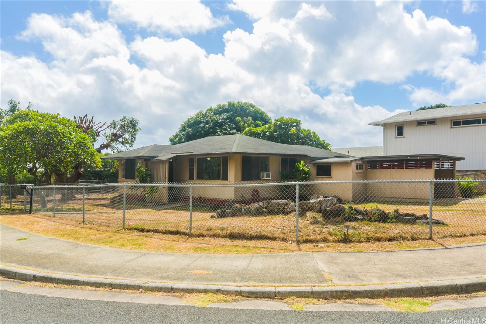 5175  Nohu Street Aina Haina Area, Diamond Head home - photo 2 of 24