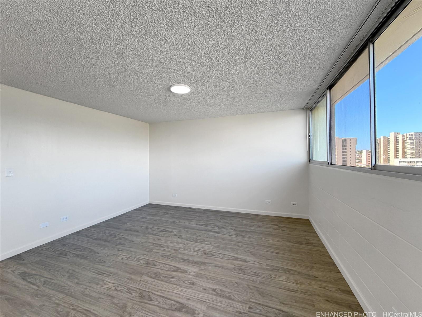 Royal Towers condo # 704, Honolulu, Hawaii - photo 2 of 14