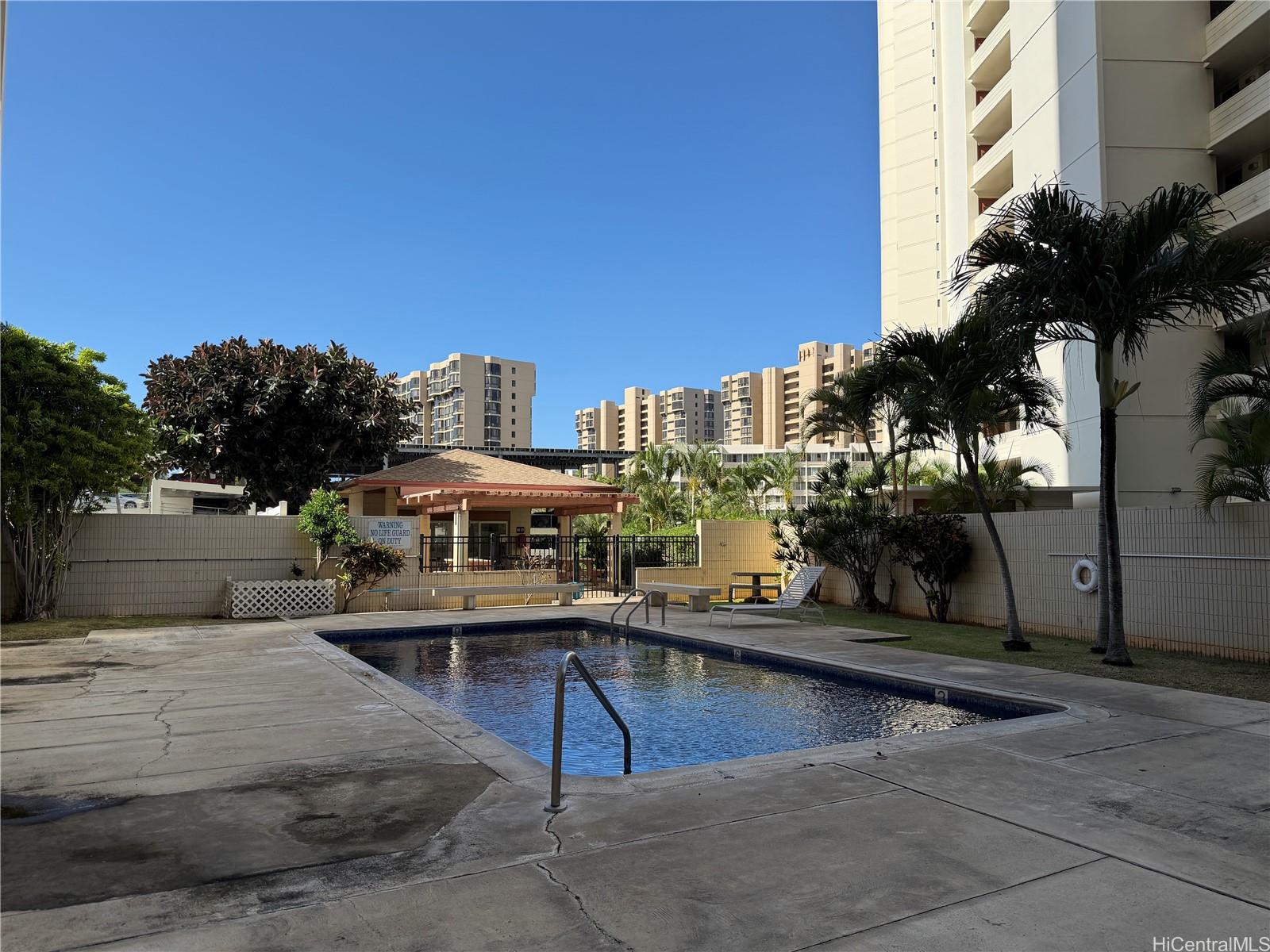 Royal Towers condo # 704, Honolulu, Hawaii - photo 13 of 14