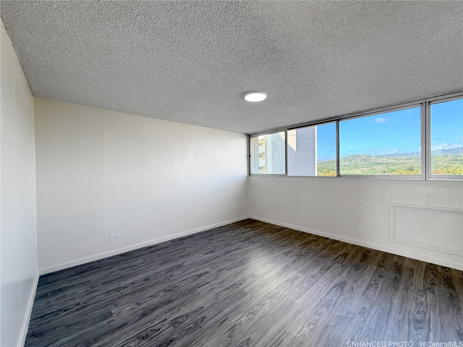 Royal Towers condo # 704, Honolulu, Hawaii - photo 3 of 14