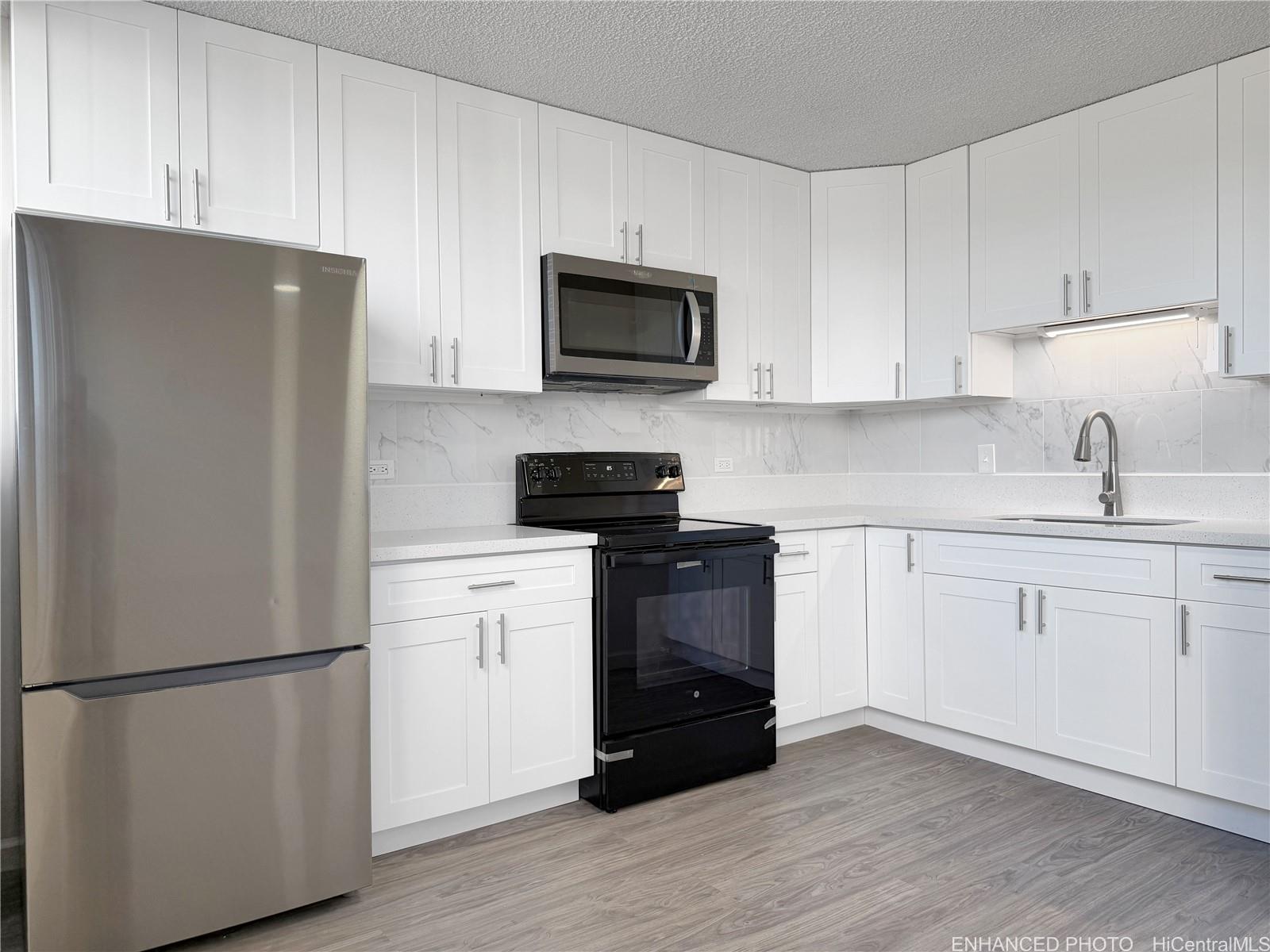 Royal Towers condo # 704, Honolulu, Hawaii - photo 4 of 14