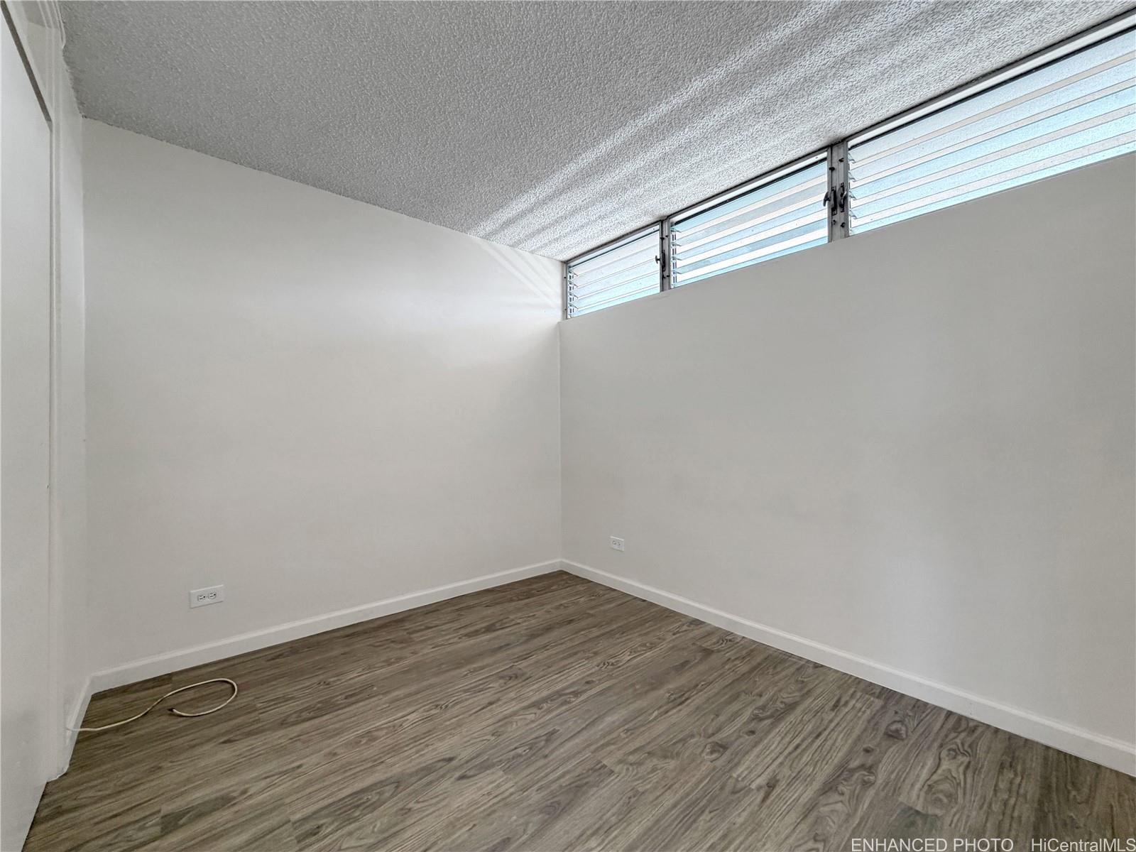 Royal Towers condo # 704, Honolulu, Hawaii - photo 8 of 14