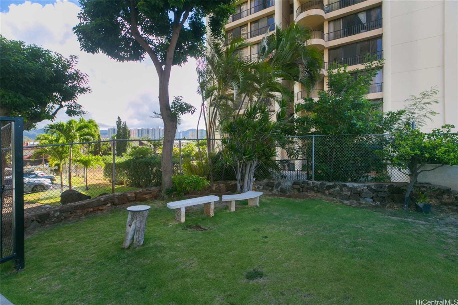 Royal Towers condo # 802, Honolulu, Hawaii - photo 22 of 25